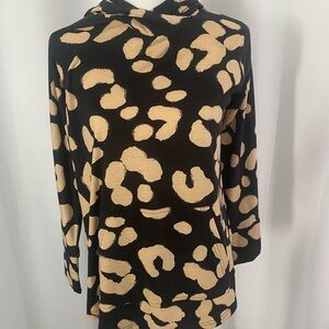 Lularoe Leopard hooded tunic with pockets.